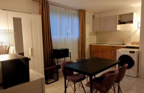 Orsay Apartment | Appartement au calme ORSAY PARIS