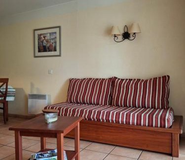 Uhart-Cize Apartment | Appartement au coeur du pays basque! 4 personnes