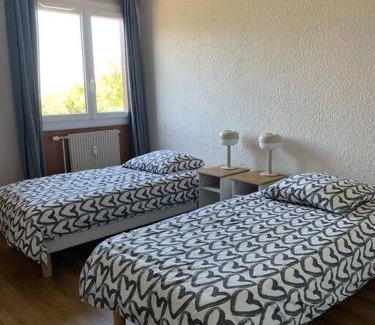 Embrun Apartment | Appartement au plan d'eau - chez Laurence