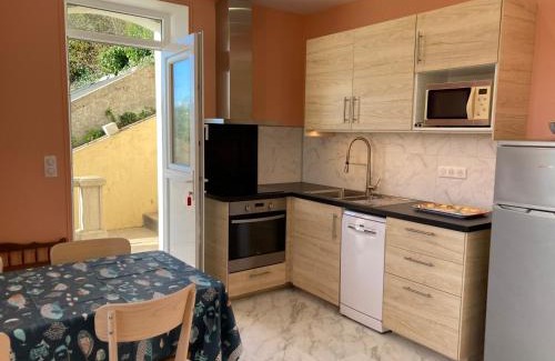 Sauzon Apartment | Appartement au port de Sauzon avec terrasse et TV - FR-1-418-235
