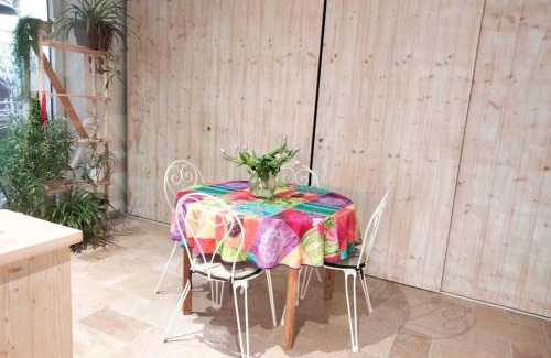 Quartier de l'Abbaye Apartment | Appartement au rez-de-chaussée