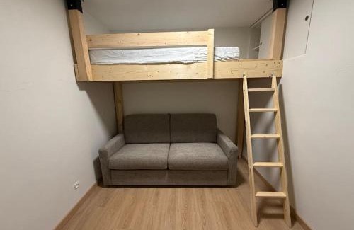 Allos Apartment | Appartement au ski spacieux pour 7P, piscine sauna