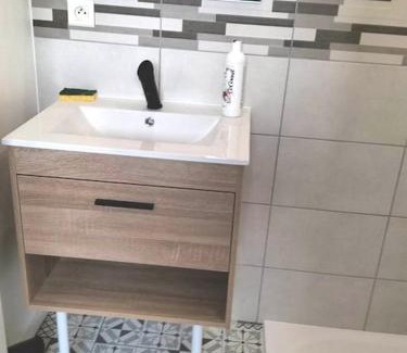 Roanne Apartment | Appartement avec balcon et parking privé