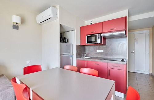 Cap d'Agde Condo | Appartement avec Balcon | Wi-Fi + Kitchenette