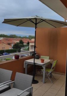 Saint-Esteve Apartment | Appartement avec grande terrasse à 15 mn de la mer