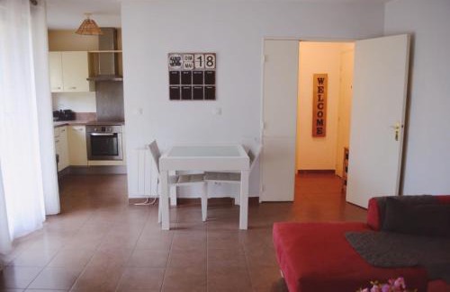 Mantes-la-Jolie Apartment | Appartement avec Jardin et Terrasse près de Paris
