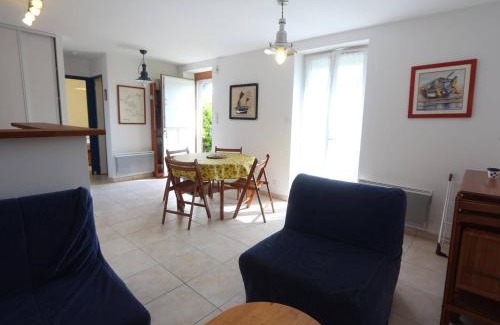 Combrit Apartment | Appartement avec jardin proche plage et port, 2 chambres, parking privé, équipements complets - FR-1-481-56