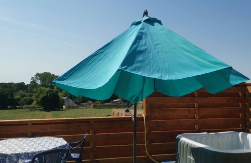 Landebaeron Apartment | Appartement Avec Terrasse Surplombant la Nature. Logement Calme