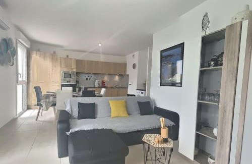 Serignan Apartment | Appartement avec terrasse à 450m de la plage