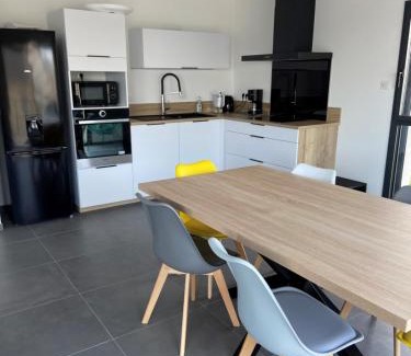 Kerroch Apartment | Appartement avec terrasse vue mer, parking privé (lgt B)