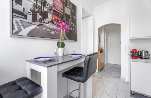 La Croix des Gardes Apartment | Appartement Beau Site - Welkeys