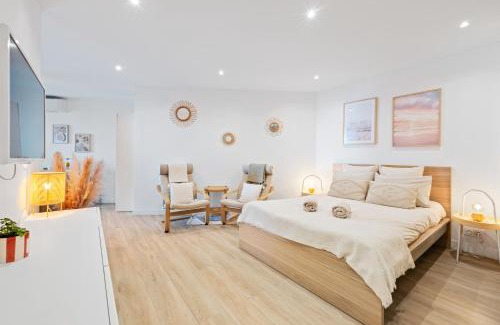 Cros-de-Cagnes Apartment | Appartement bord de mer « La Petite Ma-Line »