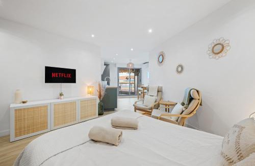 Cros-de-Cagnes Apartment | Appartement bord de mer « La Petite Ma-Line »