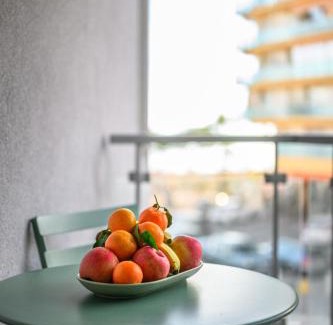 Cros-de-Cagnes Apartment | Appartement bord de mer « La Petite Ma-Line »