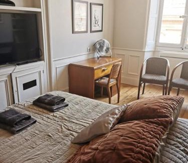 Bordeaux City Centre Apartment | Appartement bordelais de charme
