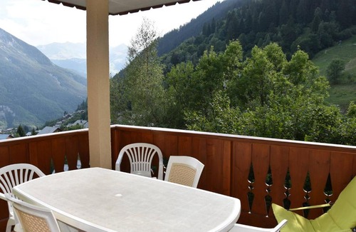 Champagny-en-Vanoise Apartment | Appartement cosy près des pistes avec garage, animaux acceptés - FR-1-464-128