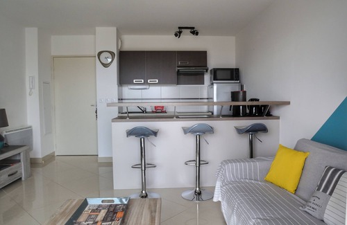 Saint-Pierre-la-Mer Apartment | Appartement calme avec terrasse proche de la plage avec parking sécurisé