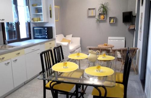 Villeneuve d'Aveyron Apartment | Appartement cosy à Villeneuve avec jardin privé