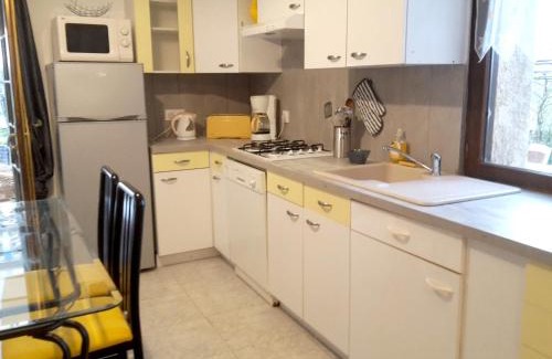 Villeneuve d'Aveyron Apartment | Appartement cosy à Villeneuve avec jardin privé