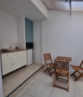 Les Halles - Valliere Apartment | Appartement calme centre ville à 80m des Halles