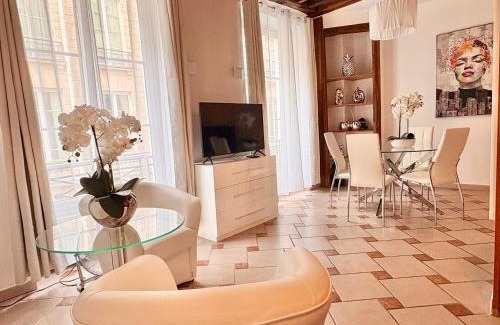 Saint-Germain-des-Pres Apartment | Appartement Central St Germain