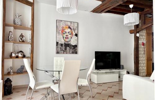 Saint-Germain-des-Pres Apartment | Appartement Central St Germain