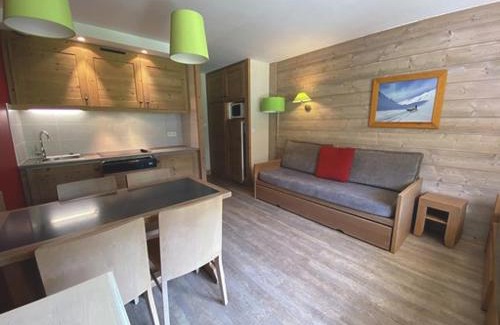La Perriere Apartment | Appartement Centre Skis aux Pieds, Parking & Animaux Acceptés - FR-1-513-77