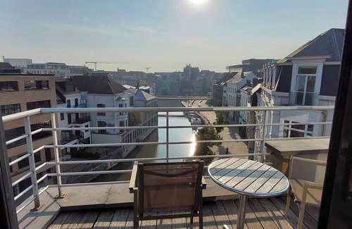 Ghent City Centre Apartment | Appartement Centrum Gent, Terras met Zicht op Water en Torens