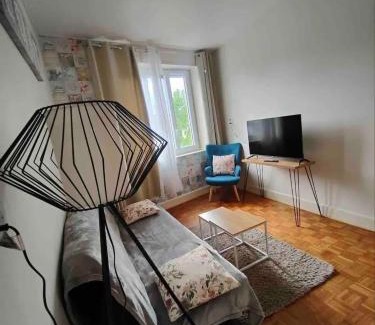 Neris-les-Bains Apartment | Appartement chaleureux à Néris-les-Bains - 57 m² avec terrasse