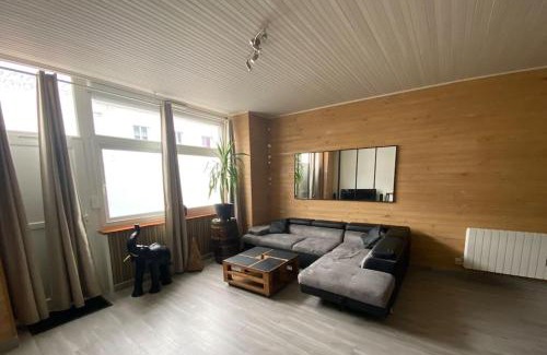 Saint-Nazaire Apartment | Appartement chaleureux avec terrasse en centre ville proche mer