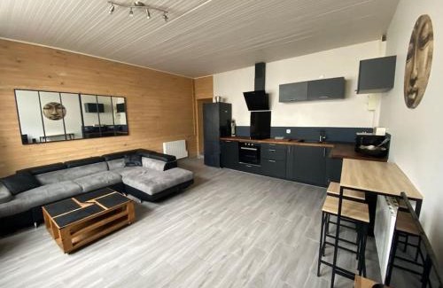 Saint-Nazaire Apartment | Appartement chaleureux avec terrasse en centre ville proche mer