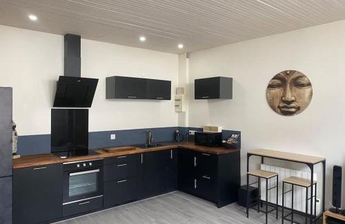 Saint-Nazaire Apartment | Appartement chaleureux avec terrasse en centre ville proche mer