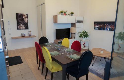 Quartier du Vieux-Pont - Sainte-Genevieve Apartment | Appartement chaleureux à 10 minutes de la Défense
