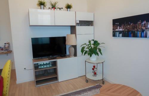 Quartier du Vieux-Pont - Sainte-Genevieve Apartment | Appartement chaleureux à 10 minutes de la Défense