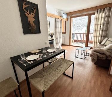 Orelle Apartment | Appartement chaleureux au ski avec piscine
