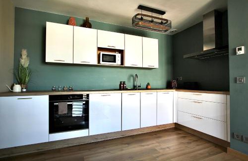 Corbas Apartment | Appartement chaleureux Parking privé