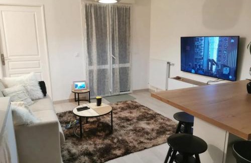 Viroflay Apartment | Appartement charmant à Viroflay avec terrasse & parking