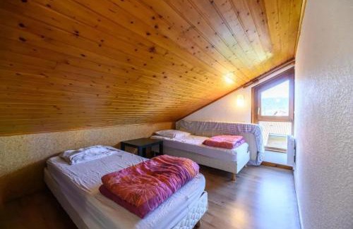 Vagney Apartment | Appartement charmant à Vagney de 56 m² avec vue montagne.