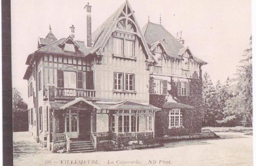Senlis Apartment | APPARTEMENT CHESTERFIELD SPACIEUX DANS CHATEAU CALME PARKING privé