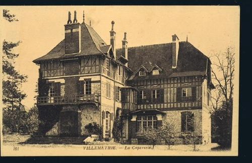 Senlis Apartment | APPARTEMENT CHESTERFIELD SPACIEUX DANS CHATEAU CALME PARKING privé