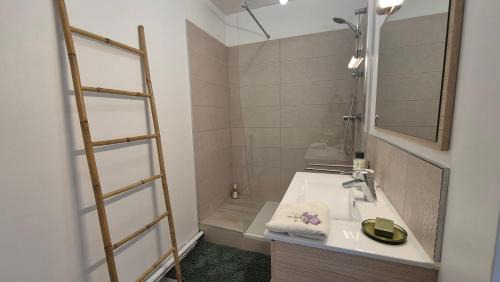 Mont-Saint-Aignan Apartment | Appartement Clara Parking Gratuit
