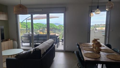 Cavalaire-sur-Mer Apartment | Appartement climatisé T3 vue mer de 63 M2 - 2 chambres et belle terrasse de 23 M2