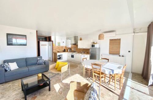 Le Grau-Du-Roi Apartment | APPARTEMENT CLIMATISE 2 CHAMBRES VUE MER ET PARKING
