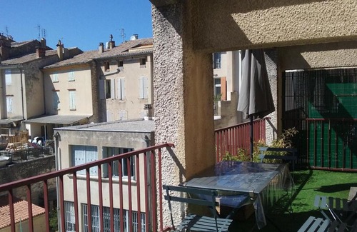 Nyons Apartment | appartement climatisé avec terrasse au coeur de Nyons