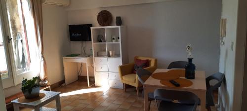 Nyons Apartment | appartement climatisé avec terrasse au coeur de Nyons