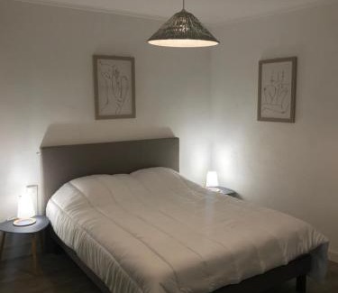 Barjac Apartment | Appartement climatisé Barjac centre ville