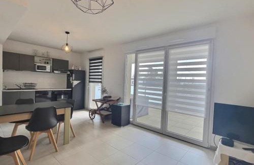 Valras-Plage Apartment | Appartement climatisé, moderne avec terrasses à 500m de la mer