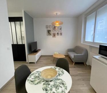 Le Plessis-Robinson Apartment | Appartement cosy proche RER et centre ville