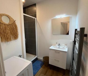 Cany-Barville Apartment | Appartement confortable, neuf en centre ville