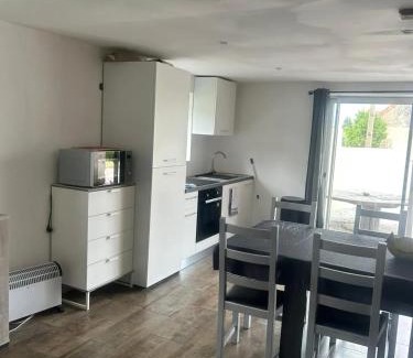 Curgy Apartment | Appartement confortable à Curgy avec terrasse 60 m²